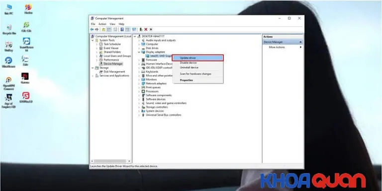 Thao tác chuột phải chọn Update Driver để cập nhật driver card màn hình trong Device Manager.