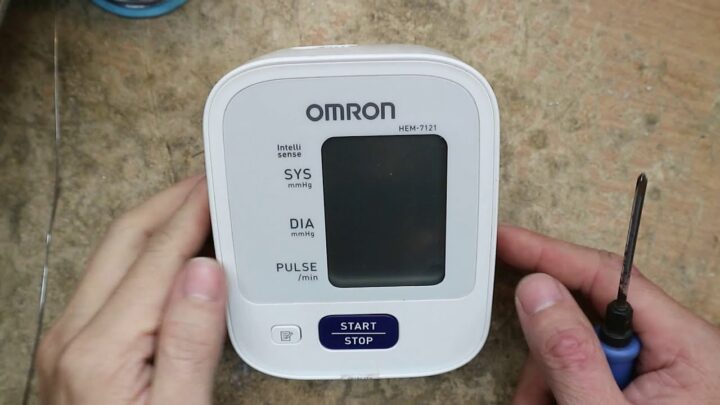 Cách Tháo Máy Đo Huyết Áp Omron Đúng Kỹ Thuật Và An Toàn