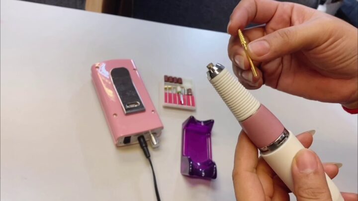 Cách Sử Dụng Máy Mài Móng Tay Hiệu Quả và An Toàn Tại Nhà