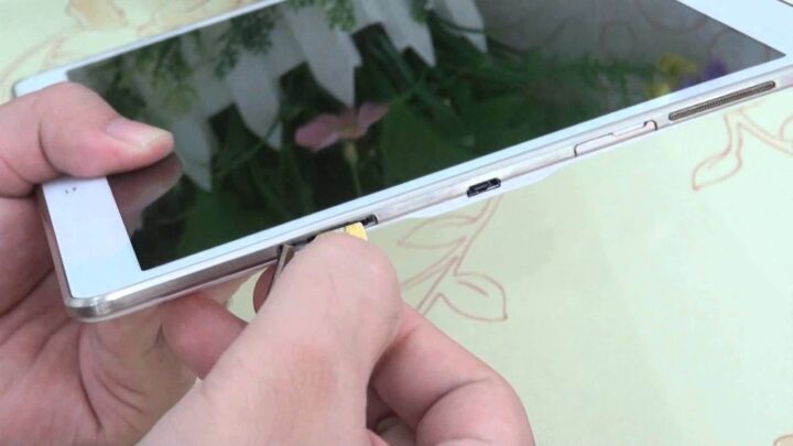 Hướng Dẫn Chi Tiết Cách Lắp SIM Vào Máy Tính Bảng Samsung