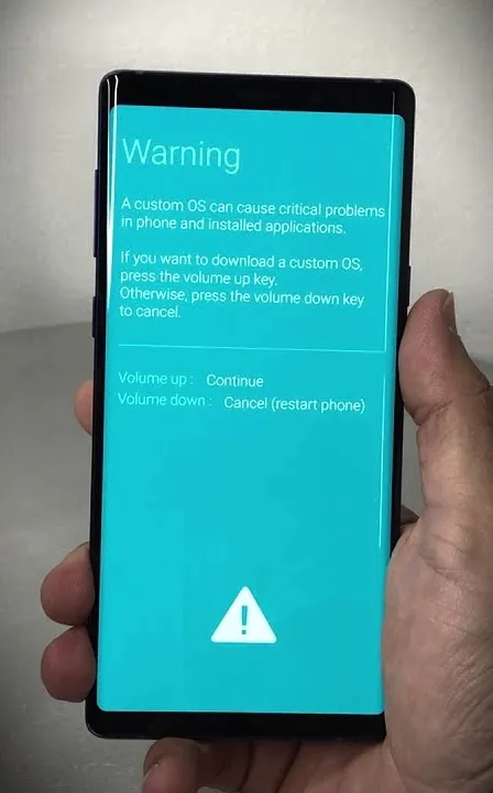 Hướng dẫn cách đưa máy về chế độ Download Mode Samsung với phím Bixby hiển thị thông báo quan trọng