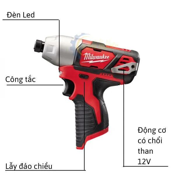 Máy bắn vít pin 12V Milwaukee M12 BID thể hiện khả năng siết mạnh mẽ trên vật liệu gỗ