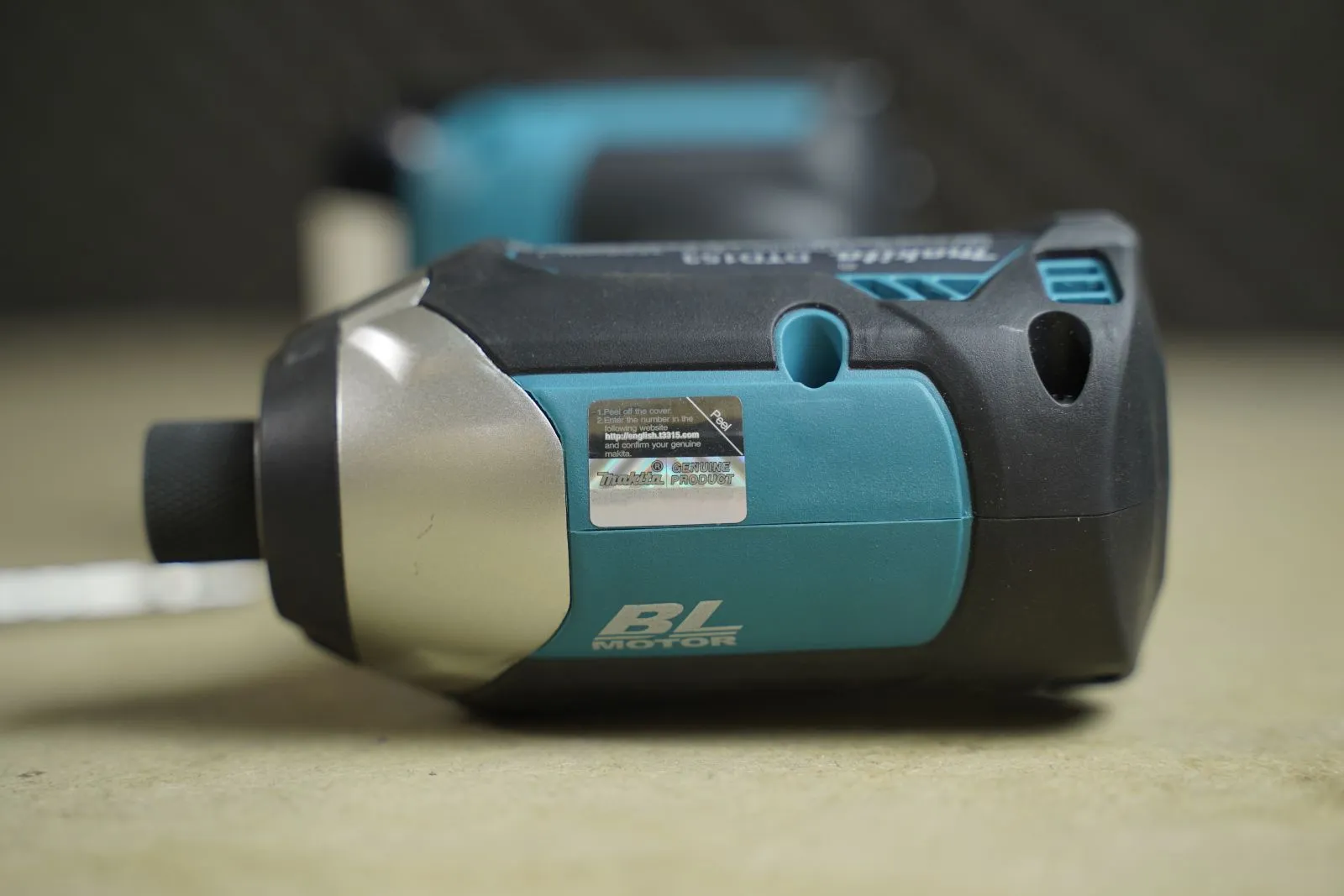 Máy bắt vít Makita DTD153RFE 18V với động cơ không chổi than mạnh mẽ