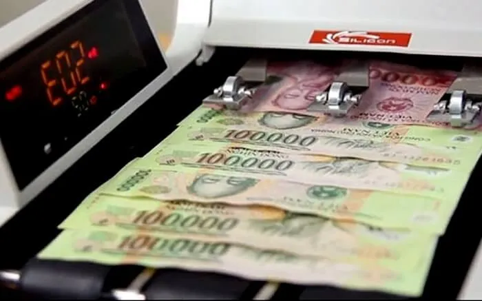 Kiểm tra nguồn điện để sửa lỗi máy đếm tiền không đếm được