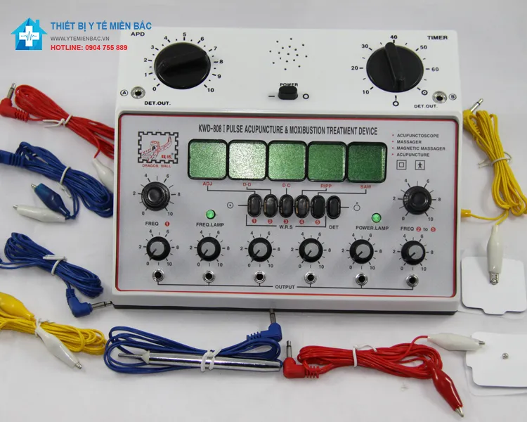 Máy điện châm KWD 808 nhìn từ phía trước với các nút điều khiển và màn hình