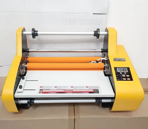 Máy cán màng giúp tạo lớp màng nhựa PE, PP ép lên sản phẩm in ấn