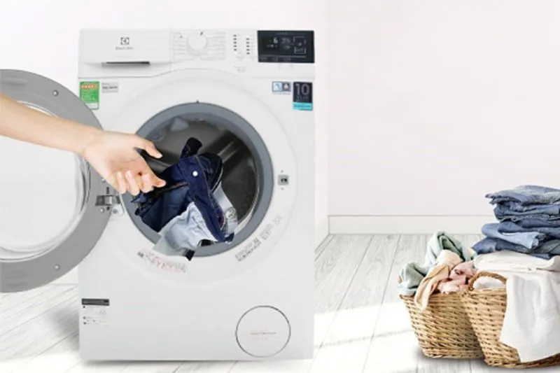 Tổng quan bảng điều khiển và lồng giặt của máy giặt Electrolux EWP85742