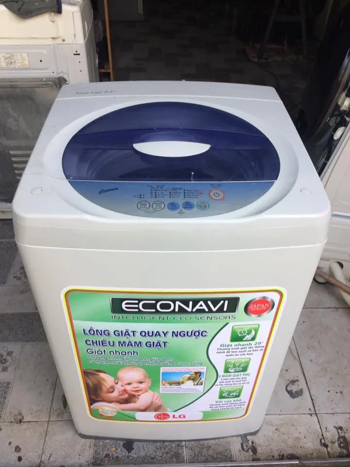 Máy giặt LG 6kg đang trong quá trình vệ sinh lồng giặt định kỳ, giúp loại bỏ cặn bẩn và vi khuẩn.