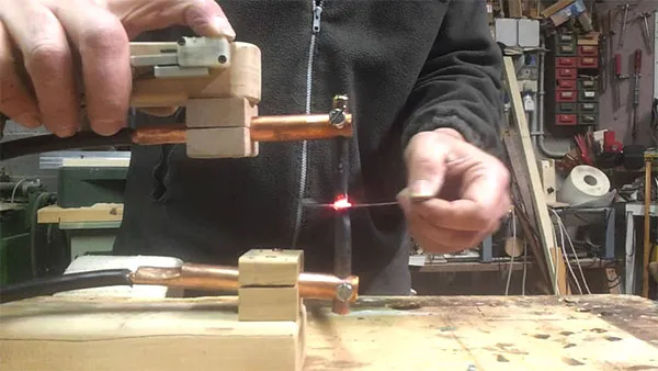 Ứng dụng rộng rãi của máy hàn chập công nghiệp trong sản xuất và chế tạo