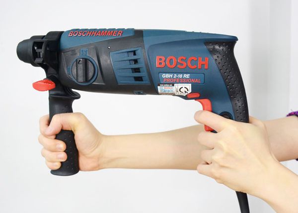 Máy khoan búa Bosch GBH 2-18 RE, giải pháp nhỏ gọn cho công việc khoan bê tông nhẹ