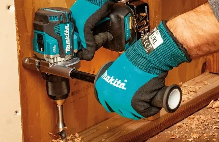 Hình ảnh máy khoan cầm tay nhỏ gọn, thể hiện ưu điểm tiết kiệm chi phí và tính linh hoạt khi sử dụng, trả lời máy khoan có bắt vít được không