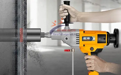 Kỹ thuật tháo mũi khoan rút lõi bê tông bằng tay và dụng cụ chuyên dụng