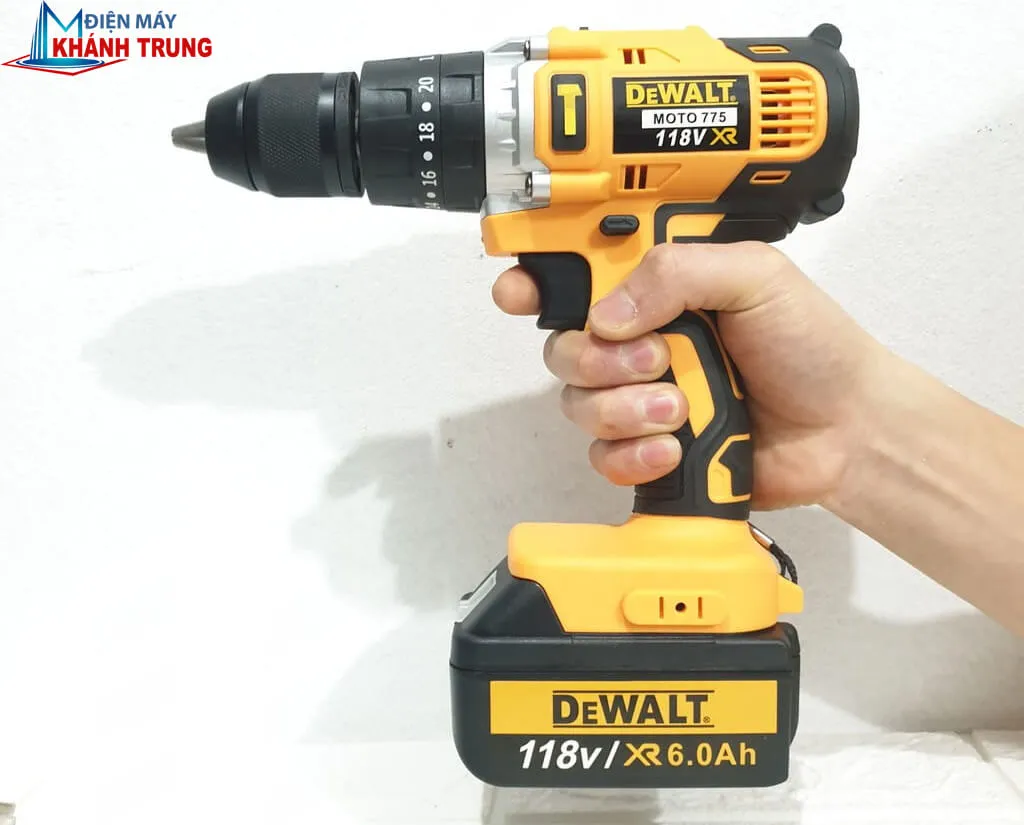 Máy khoan bắn vít pin Dewalt 118V với thiết kế nhỏ gọn và tay cầm công thái học