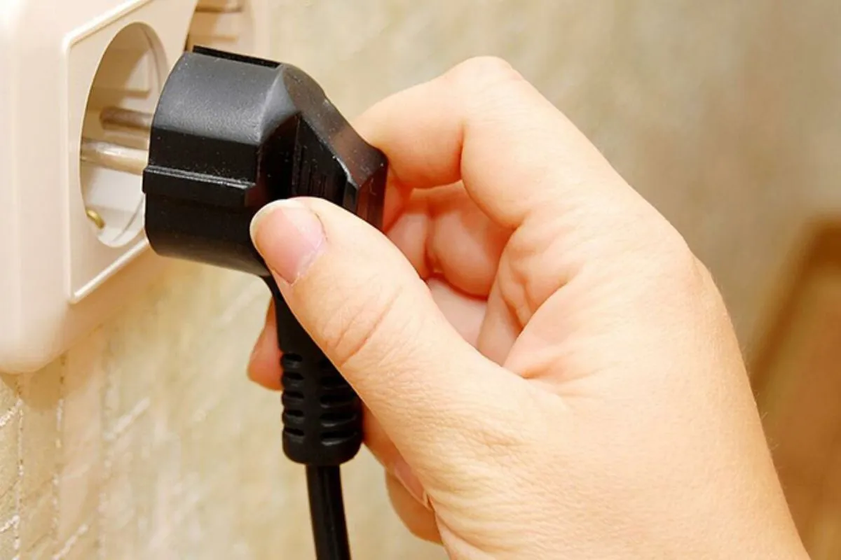 Trước khi sửa chữa máy lọc nước, cần ngắt điện, khóa nước và xả áp lực để đảm bảo an toàn