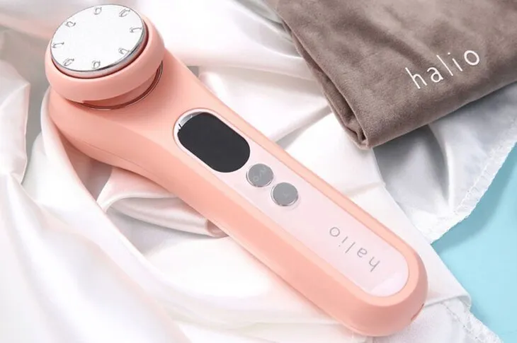 Máy massage đẩy tinh chất Halio Ion Hot &amp; Cool giúp làm sạch sâu và cấp ẩm cho da