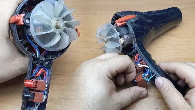 Cận cảnh cánh quạt gió máy sấy tóc bị bám bụi, nguyên nhân phổ biến gây lỗi máy sấy tóc không nóng