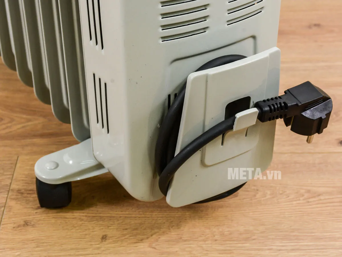 Máy sưởi dầu Tiross 926 có chỗ cuốn dây điện gọn gàng khi không sử dụng