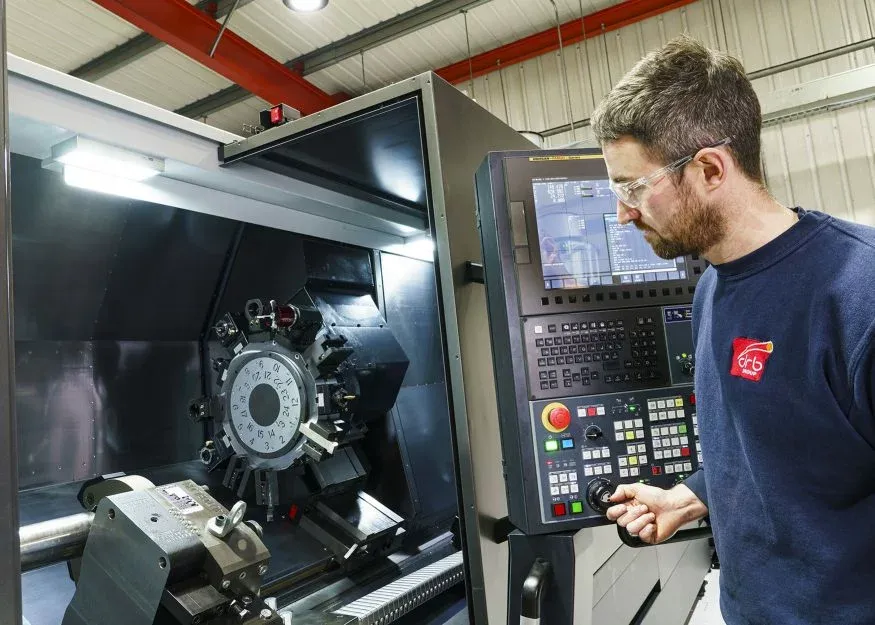 Hệ thống điều khiển máy tiện CNC hiện đại