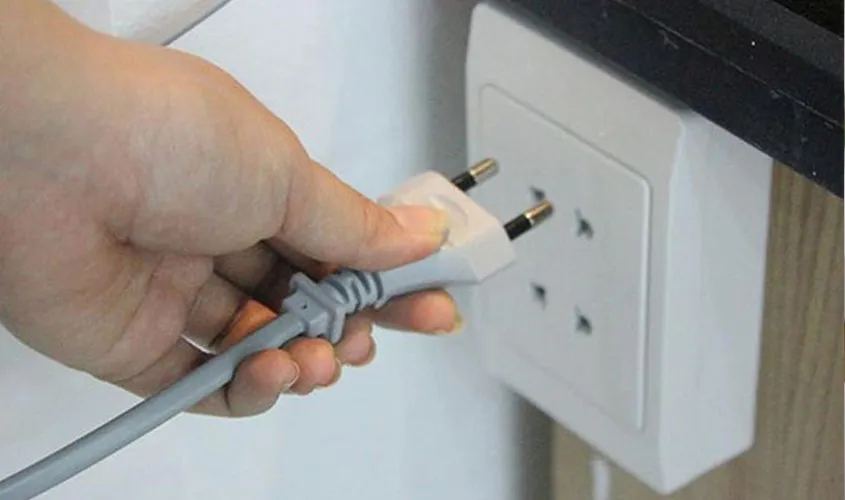 Đảm bảo an toàn bằng cách rút nguồn điện máy tiệt trùng bình sữa Avent sau khi dùng.