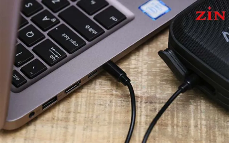 Hãy kiểm tra lại cổng kết nối giữa loa hoặc tai nghe tới máy tính