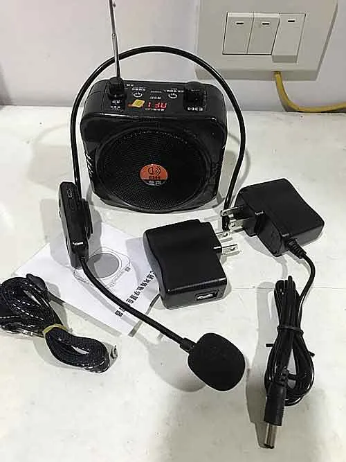 Micro cài đầu không dây UHF đi kèm máy trợ giảng SHUAE E366, tối ưu trải nghiệm sử dụng