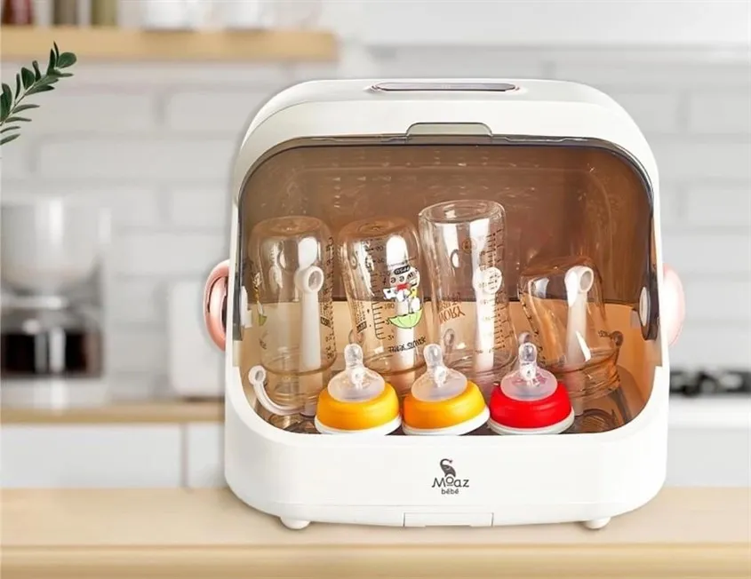 Bảo quản máy tiệt trùng và sấy khô bình sữa Moaz BéBé MB-044 ở nơi khô ráo, tránh ẩm ướt và các nguồn nhiệt để đảm bảo an toàn và kéo dài tuổi thọ của thiết bị