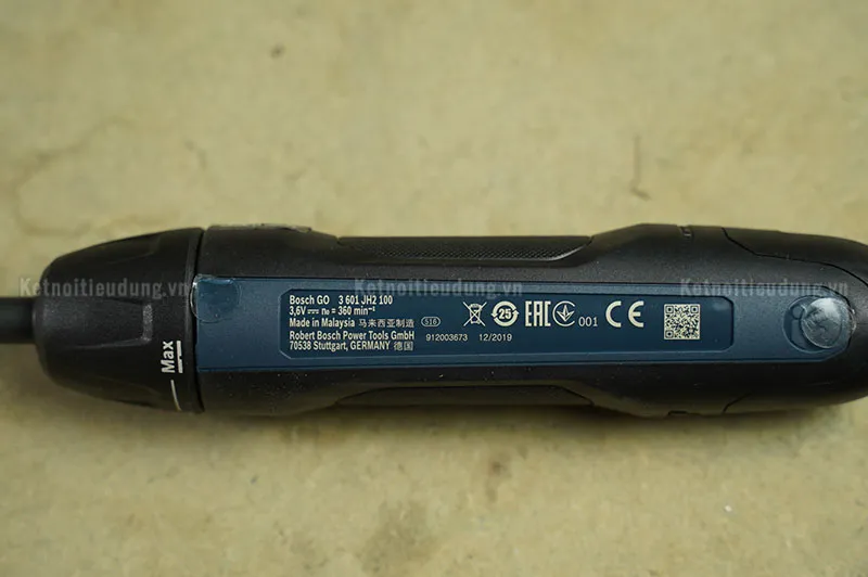 Ảnh cận cảnh các tính năng trên thân máy vặn vít Bosch Go Gen 2, có thể nhìn thấy nút bấm và vòng điều chỉnh lực xoắn