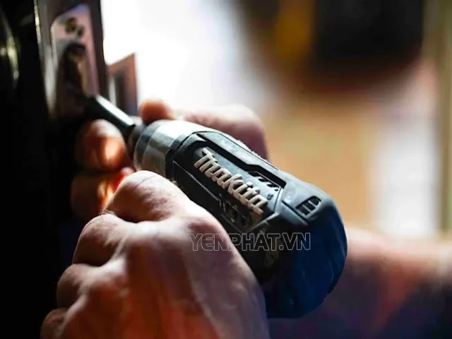 Máy vặn vít dùng điện 220V thiết kế công thái học cho công việc chuyên nghiệp