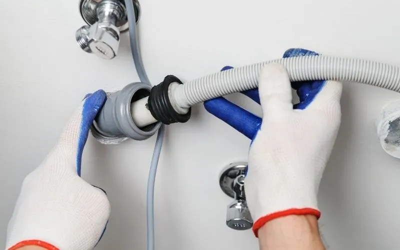 Kiểm tra đường ống cấp nước và van