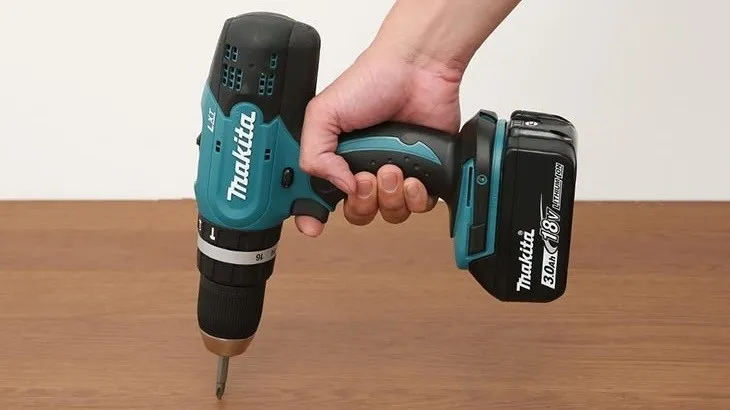 Máy khoan búa, vặn vít pin Makita DHP484RTE 18V (2 pin, 1 sạc) hoạt động ổn định và mạnh mẽ sau khi đấu nối công tắc đúng kỹ thuật