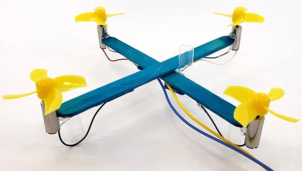 Gắn ống hút dẫn hướng cho mô hình máy bay