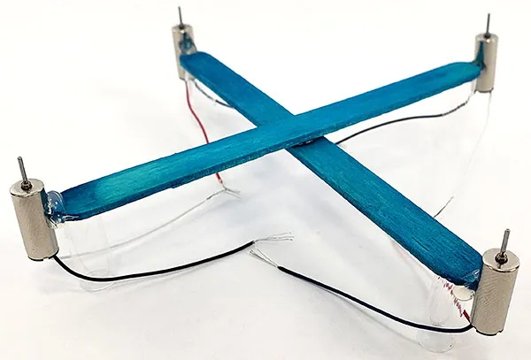 Chuẩn bị dây bện cho mô hình máy bay