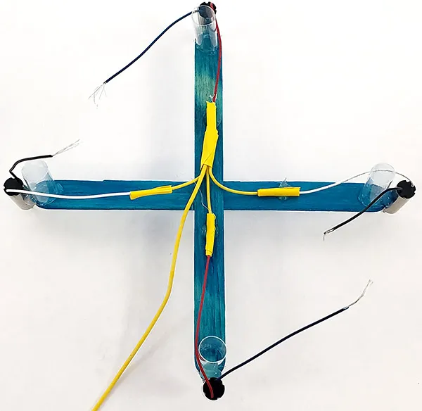 Nối dây động cơ đỏ và trắng của máy bay tự chế