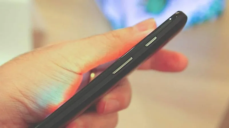 Cách Mở Nguồn Điện Thoại Trên Máy Tính Khi Nút Nguồn Hỏng Do Bám Bụi