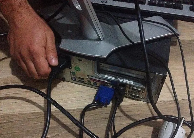 Cách Tháo Màn Hình Máy Tính Dell: Lắp Ráp Chính Xác