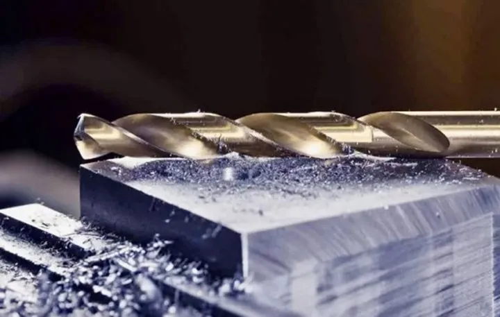 Phôi sắt có thể làm kẹt mũi khoan