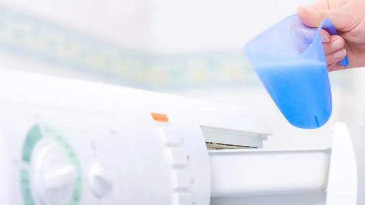 Thời điểm lý tưởng để bổ sung nước xả vải vào máy giặt nhằm tối ưu hóa hiệu quả làm mềm và giữ mùi hương