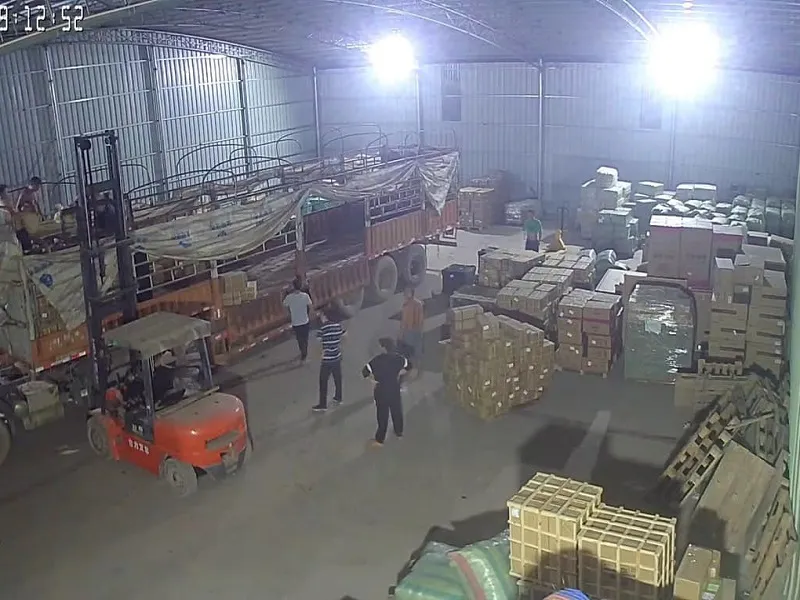 Kiểm tra chất lượng vít bắn bê tông Unika tại kho nhập khẩu