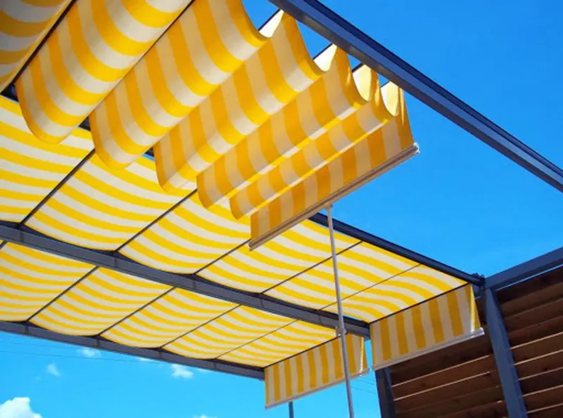 Nên lắp đặt thêm mái che bảo vệ cho máy khi trời mưa bão