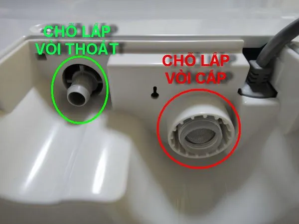 Mô tả các kích thước quan trọng cho việc lắp đặt máy rửa bát, bao gồm chiều cao cần thiết