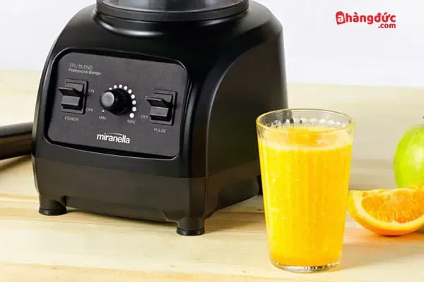 Phần thân máy của máy xay sinh tố Super Blender với bảng điều khiển thông minh