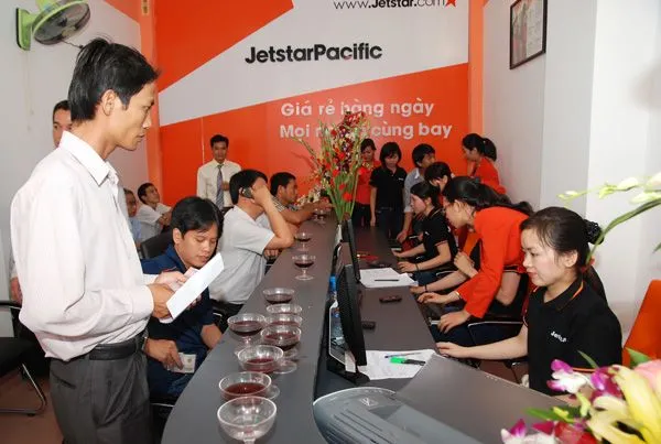 Đội ngũ nhân viên chuyên nghiệp tại phòng vé Jetstar