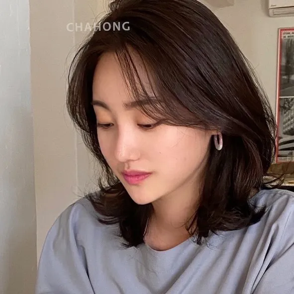 Gương mặt rạng rỡ với kiểu tóc mái được uốn phồng đúng cách