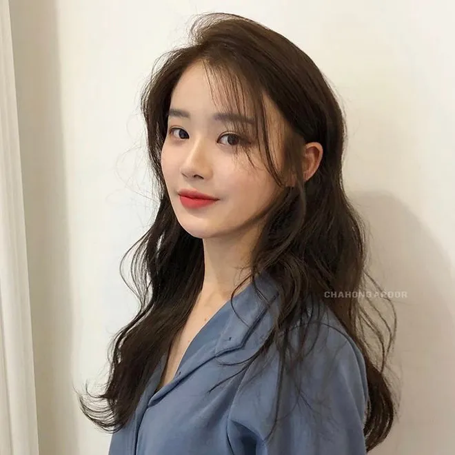 Mái tóc phồng tự nhiên mang lại vẻ đẹp thanh thoát và thu hút