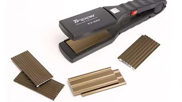 Máy dập xù tóc chuyên nghiệp với thiết kế nhỏ gọn, đa dạng mẫu mã và tính năng giúp tạo kiểu tóc bồng bềnh tại nhà