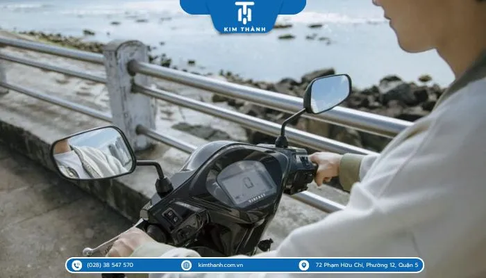 Tuân thủ quy định về gương chiếu hậu xe máy theo pháp luật