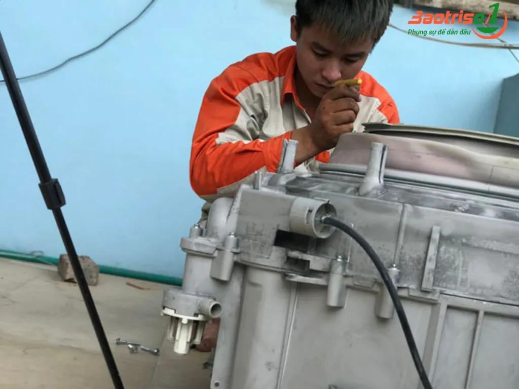 Quy trình sửa chữa máy giặt không xả nước chuyên nghiệp