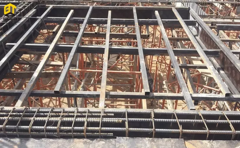 Hệ giàn giáo nêm hiện đại hỗ trợ hiệu quả trình tự lắp dựng ván khuôn dầm sàn cho công trình lớn