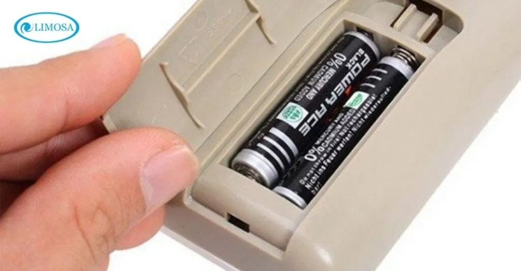 Kiểm tra pin remote để chỉnh chế độ ngủ máy lạnh Reetech 3VDC