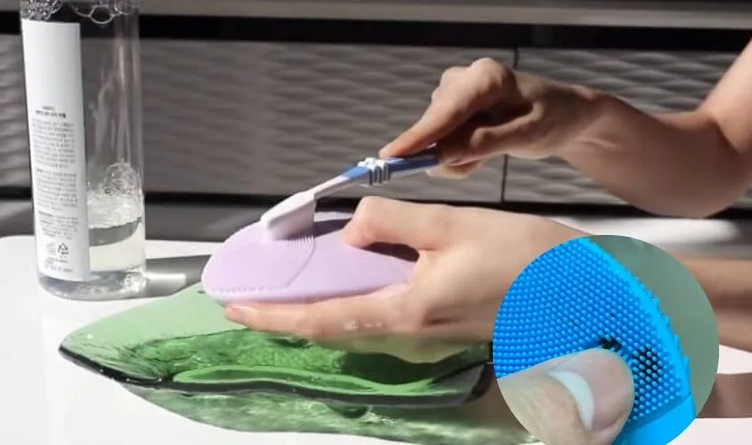 Vệ sinh máy rửa mặt Pebble Lisa kỹ lưỡng sau mỗi lần sử dụng là bước cần thiết để duy trì vệ sinh và hiệu quả của cách sử dụng máy rửa mặt Pebble Lisa